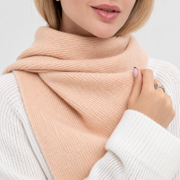 Жіночий в&rsquo;язаний шарф Classic &mdash; Peach Nude Classic_05 фото